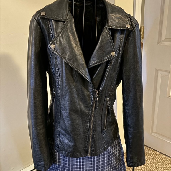Black Leather Motorcycle Jacket - Picture 4 of 10